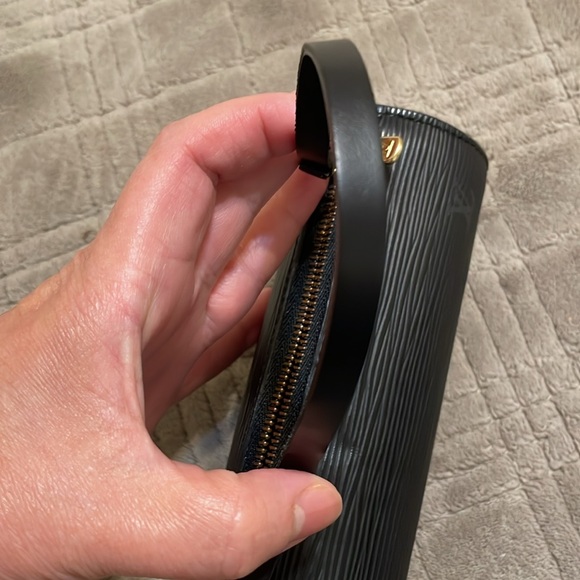 Louis Vuitton Mini Papillon Epi - Picture 11 of 11